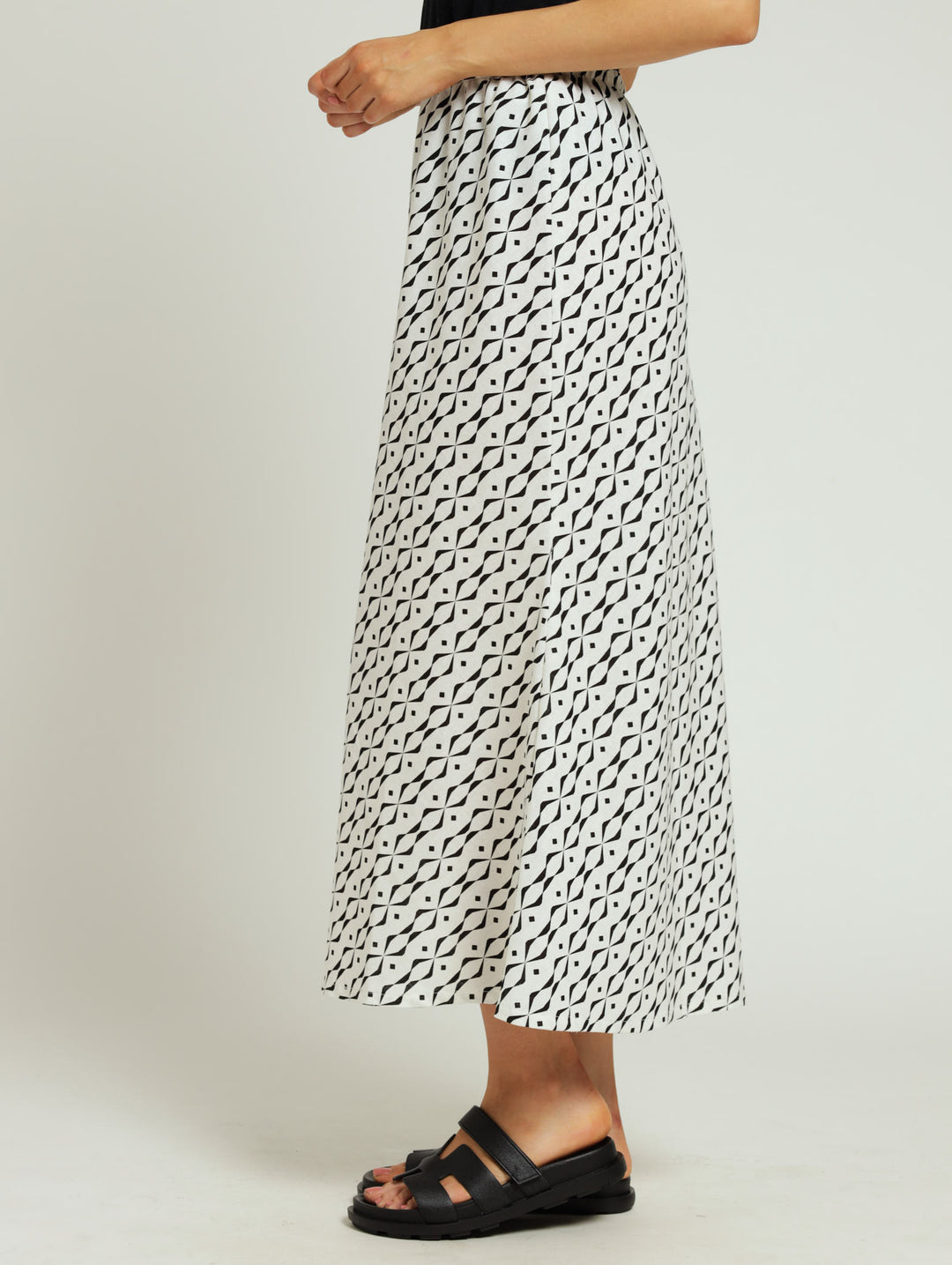 Pleated Bias Cut Linen Maxi Skirt - White/Black