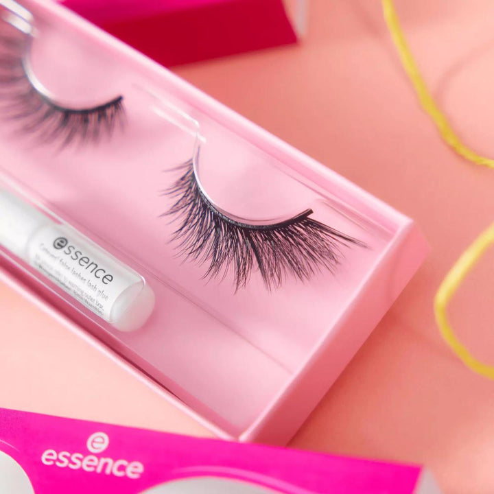 Cateyes False Lashes:  01 - Catwalk