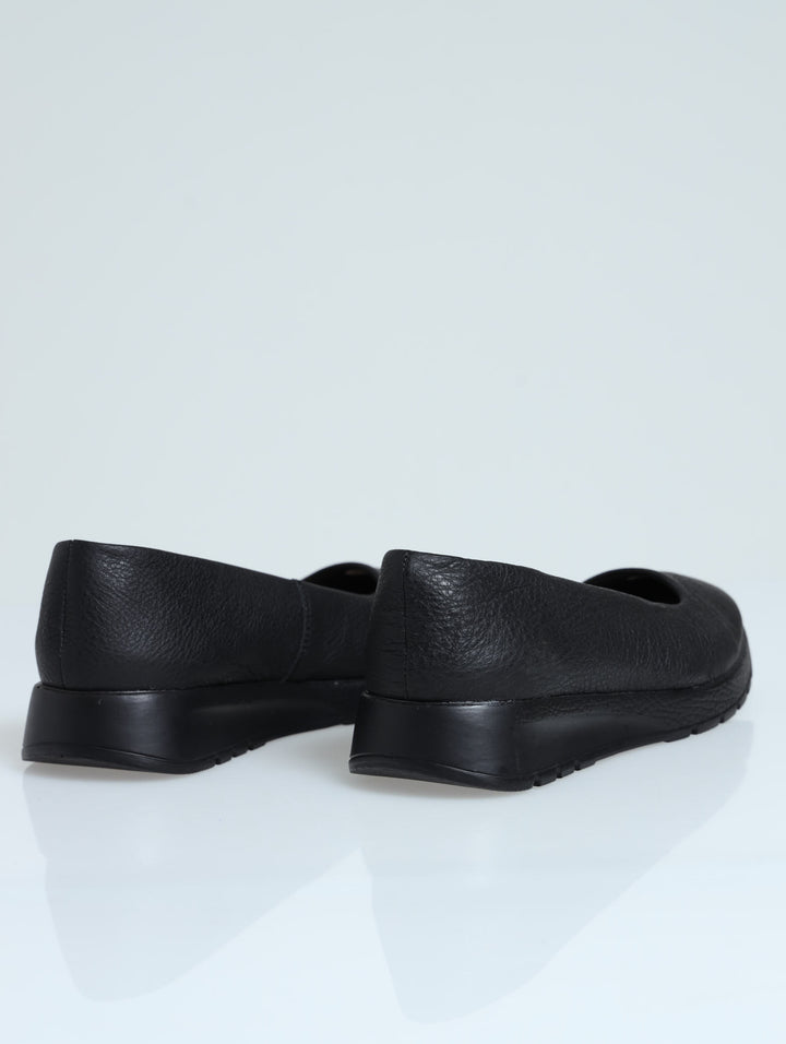 Round Toe Evox Sole Shoe - Black