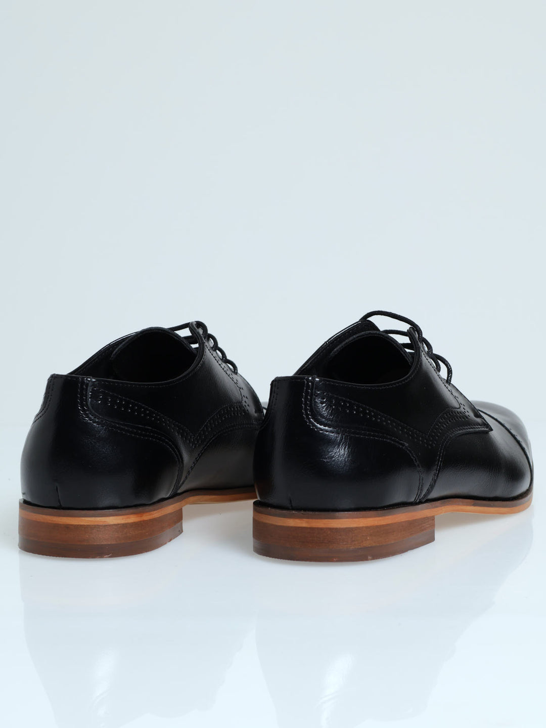 Lace Up Derby With Toe Cap And Stitching Detail - Black