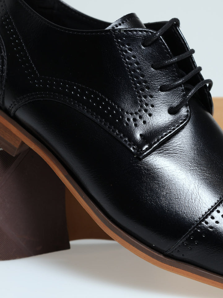 Lace Up Derby With Toe Cap And Stitching Detail - Black