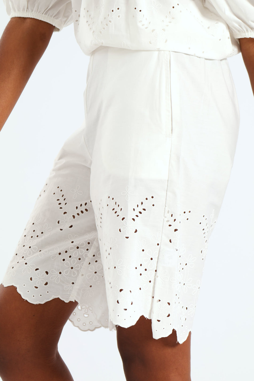 Pull On Flat Front Bermuda Shorts With Anglaise Hem - White