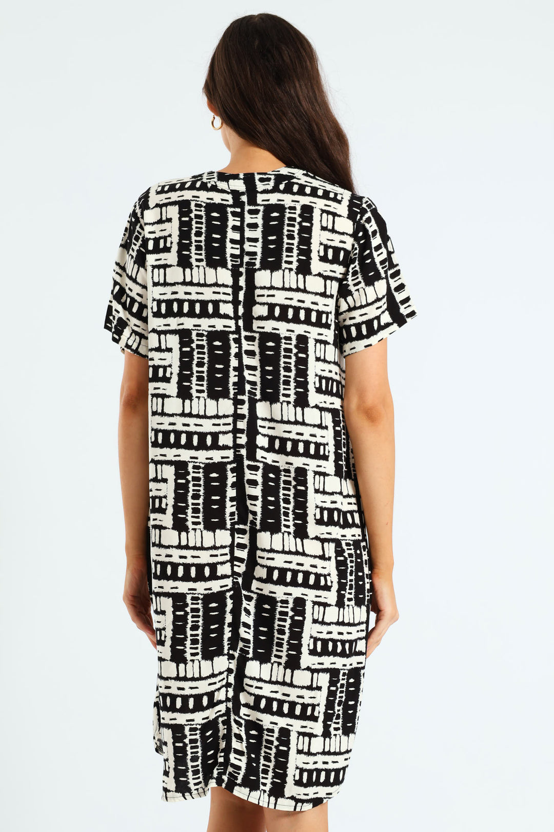 Pleat Front Mandarin Collar Shift Dress - Black/White