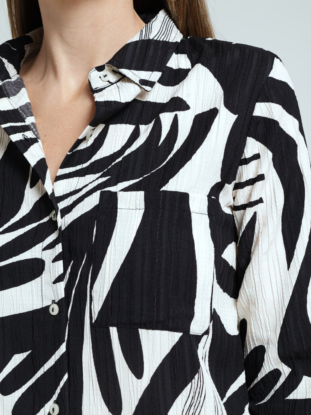 Textured Plisse Shirt - Black/White