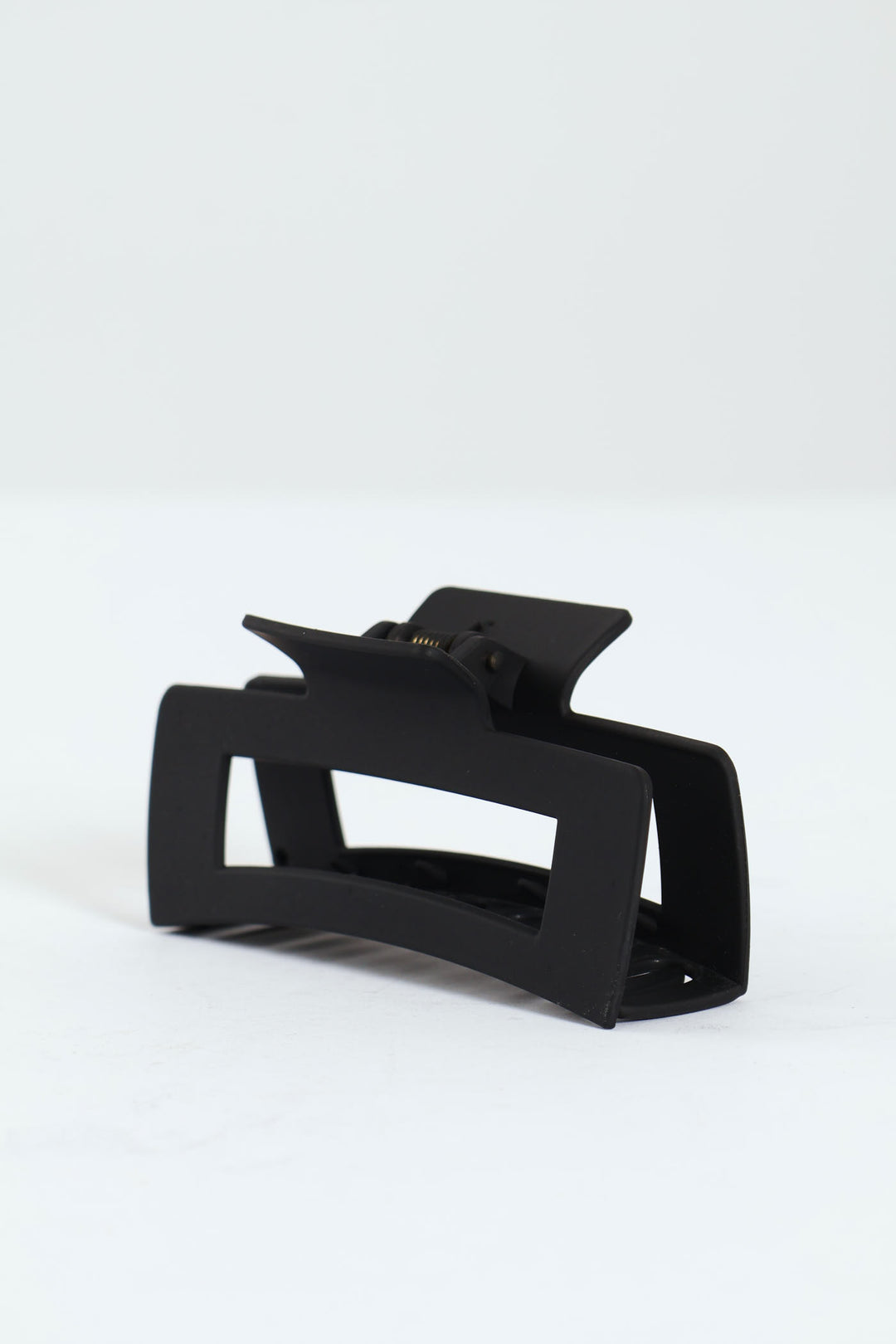 Cutout Matte Hair Clip - Black