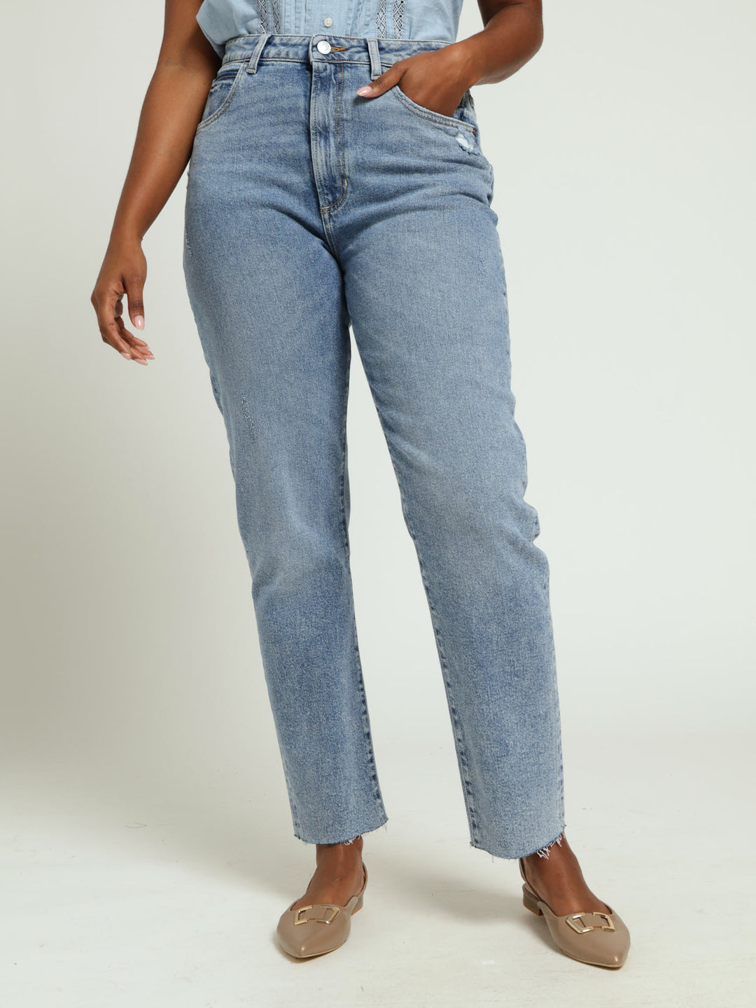 High Rise Mom Jean - Light Wash