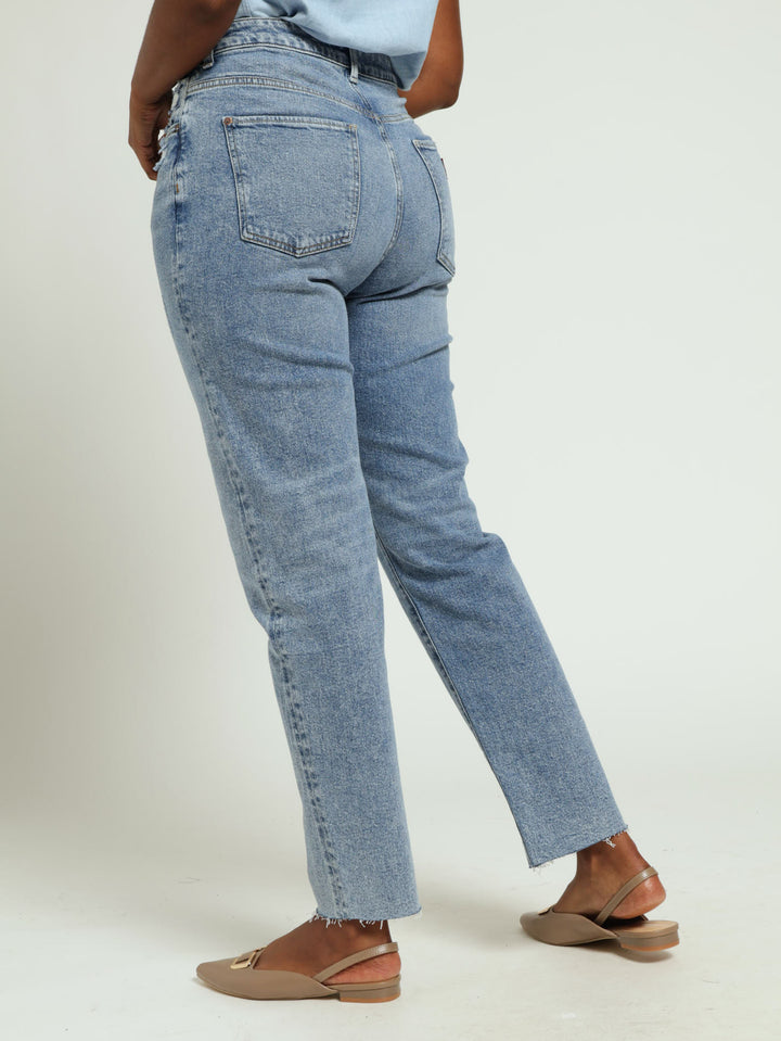 High Rise Mom Jean - Light Wash