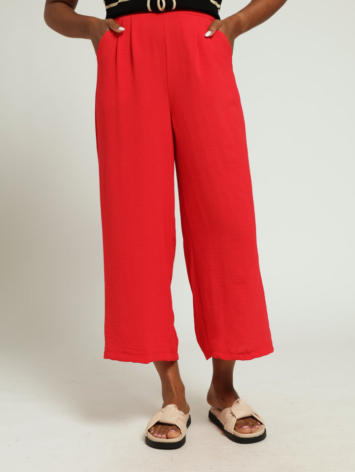 Pull On Pleat Front Wideleg Capri Pants - Red