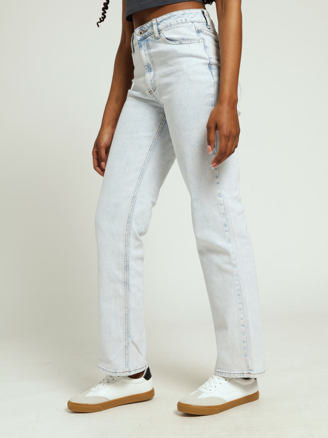 Regular Rise Straightleg Comfort Jean - Salty Light Wash