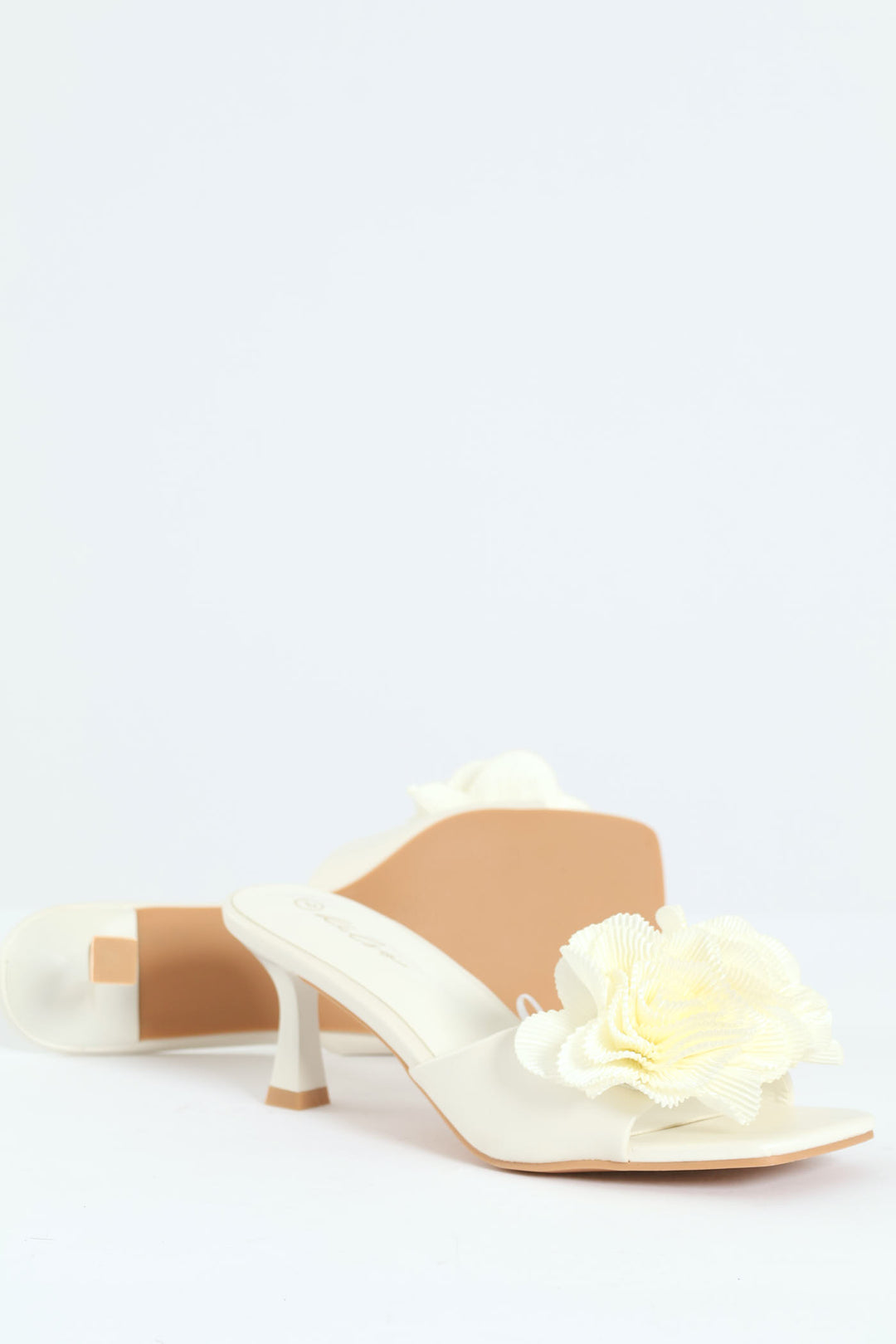 Plisse Flower Kitten Mule Heel - White