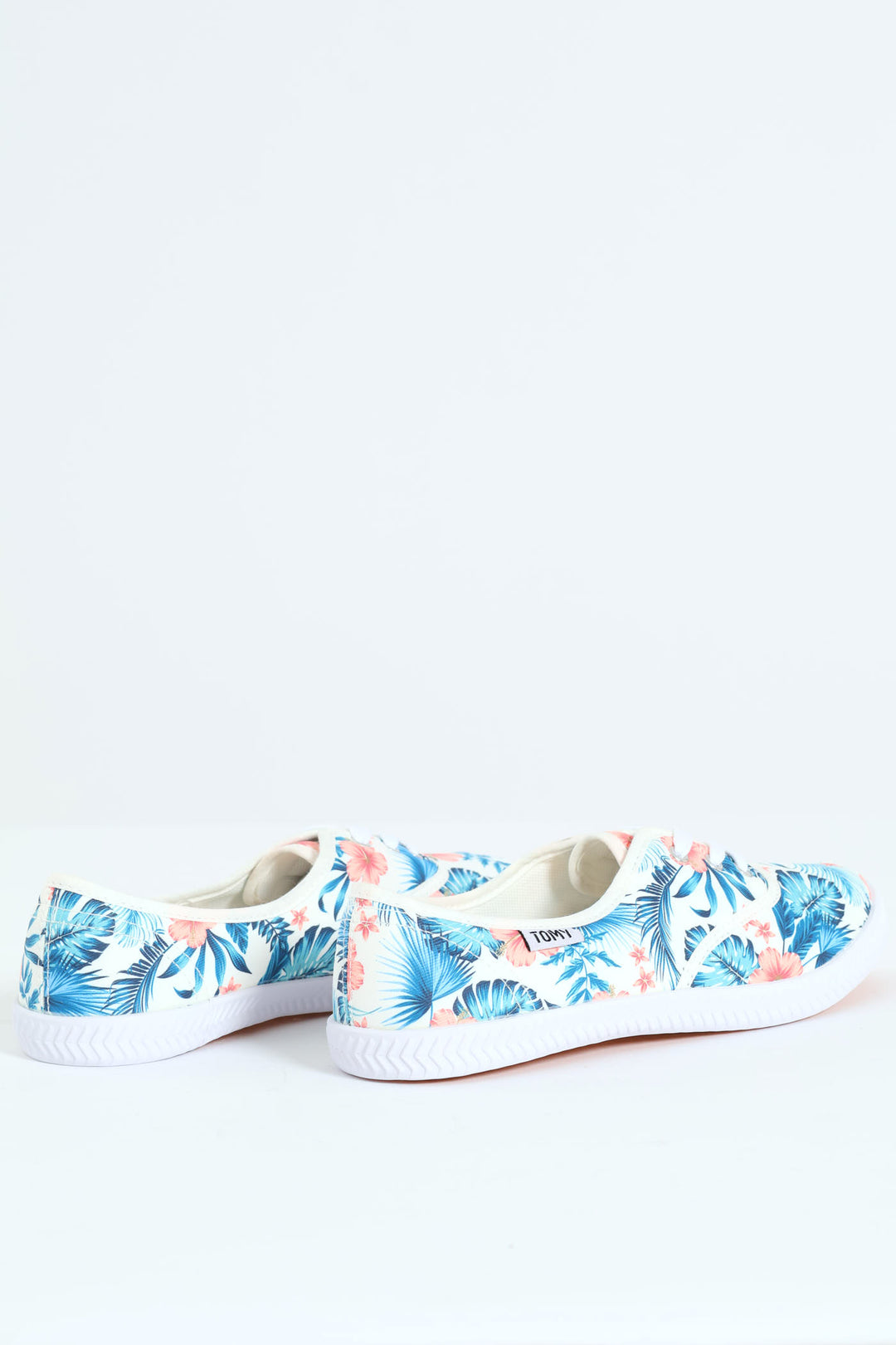 Lesia Low Cut Lace Up Sneaker - Floral