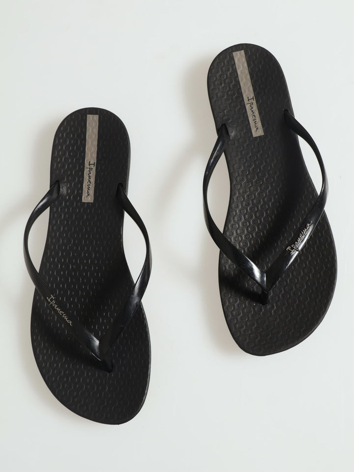 Wave Thong Sandal - Black