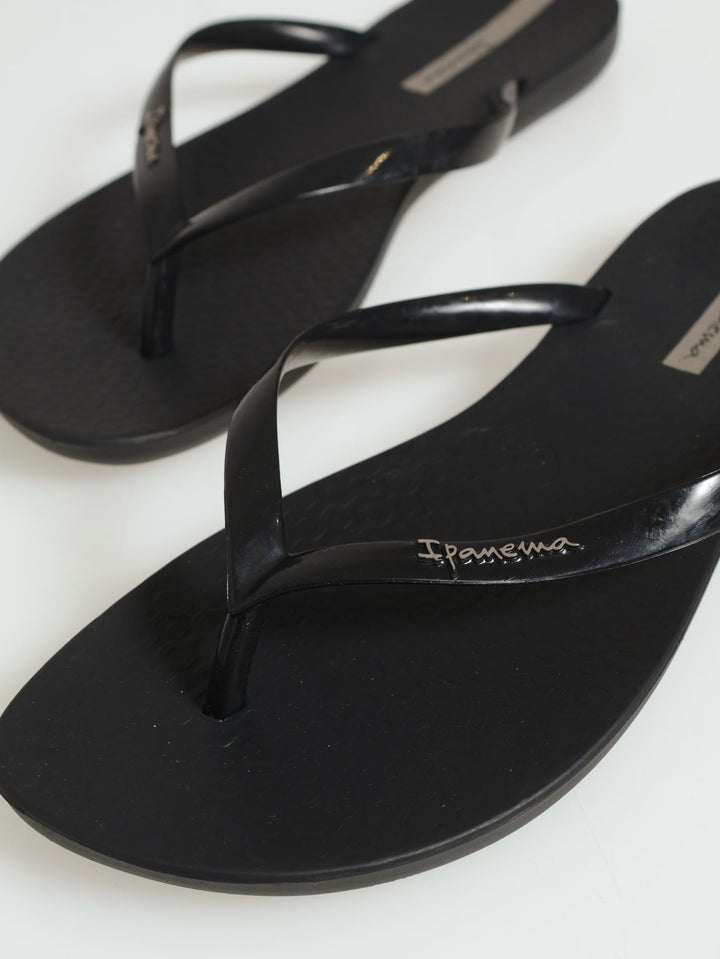 Wave Thong Sandal - Black