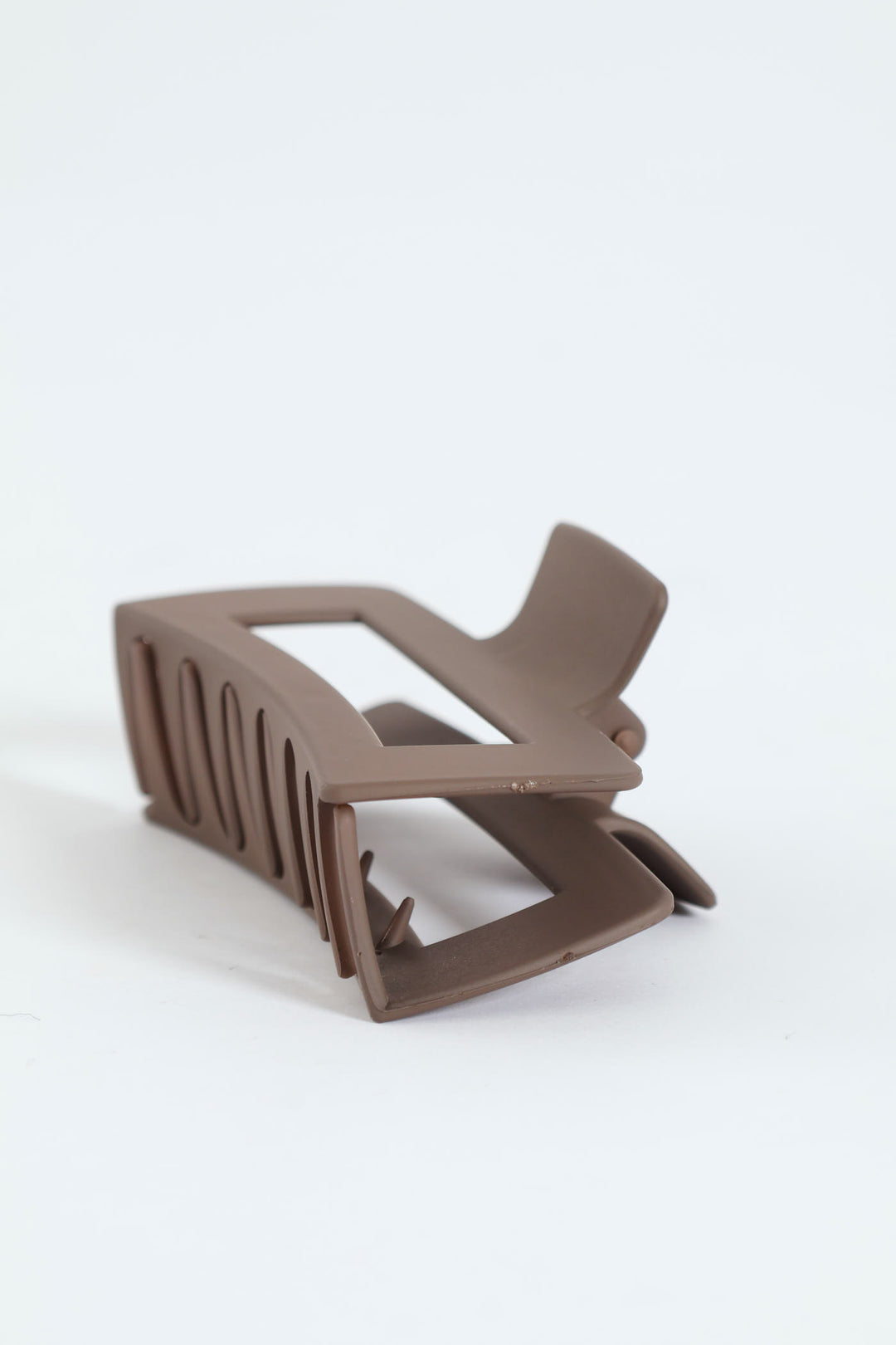 Cutout Matte Hair Clip - Chocolate