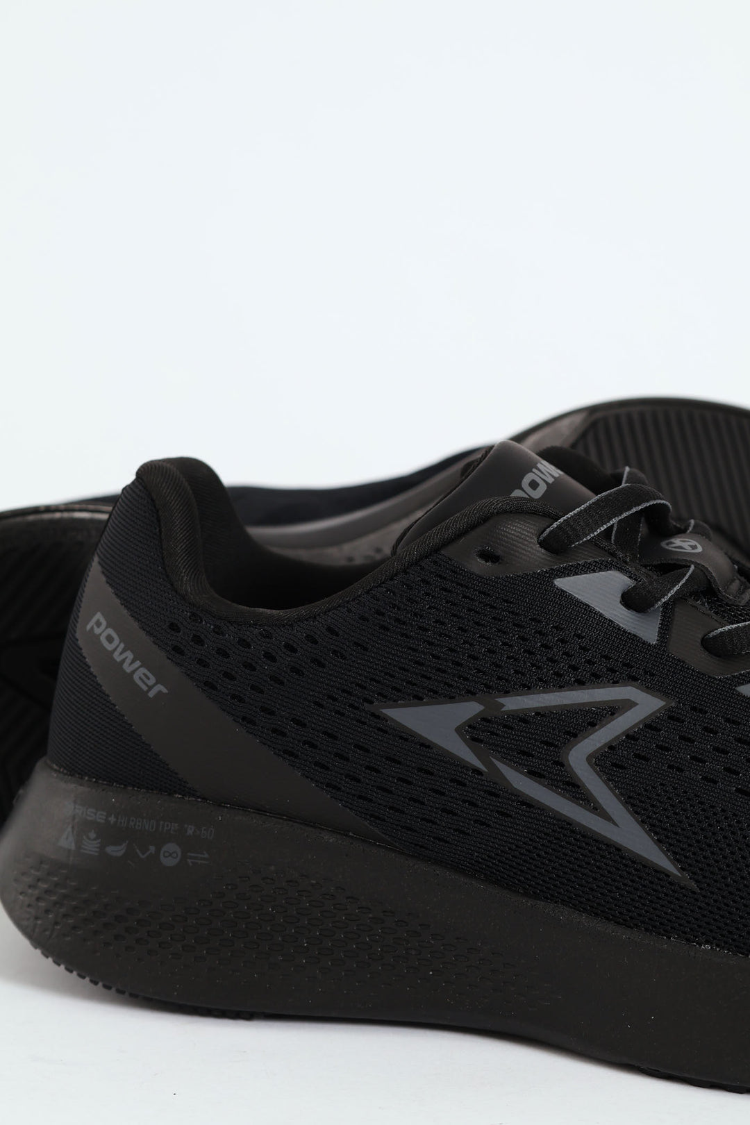 Xorise Plus 100 Engineered Mesh Trainer - Black