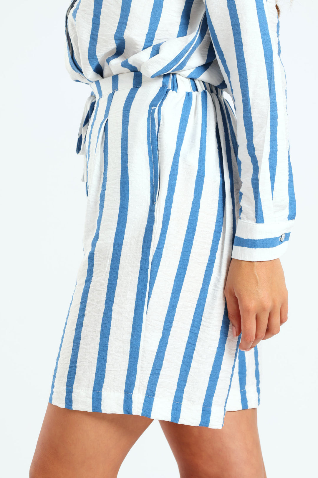 Wavy Stripe Mid Thigh Pull On Short - White/Blue