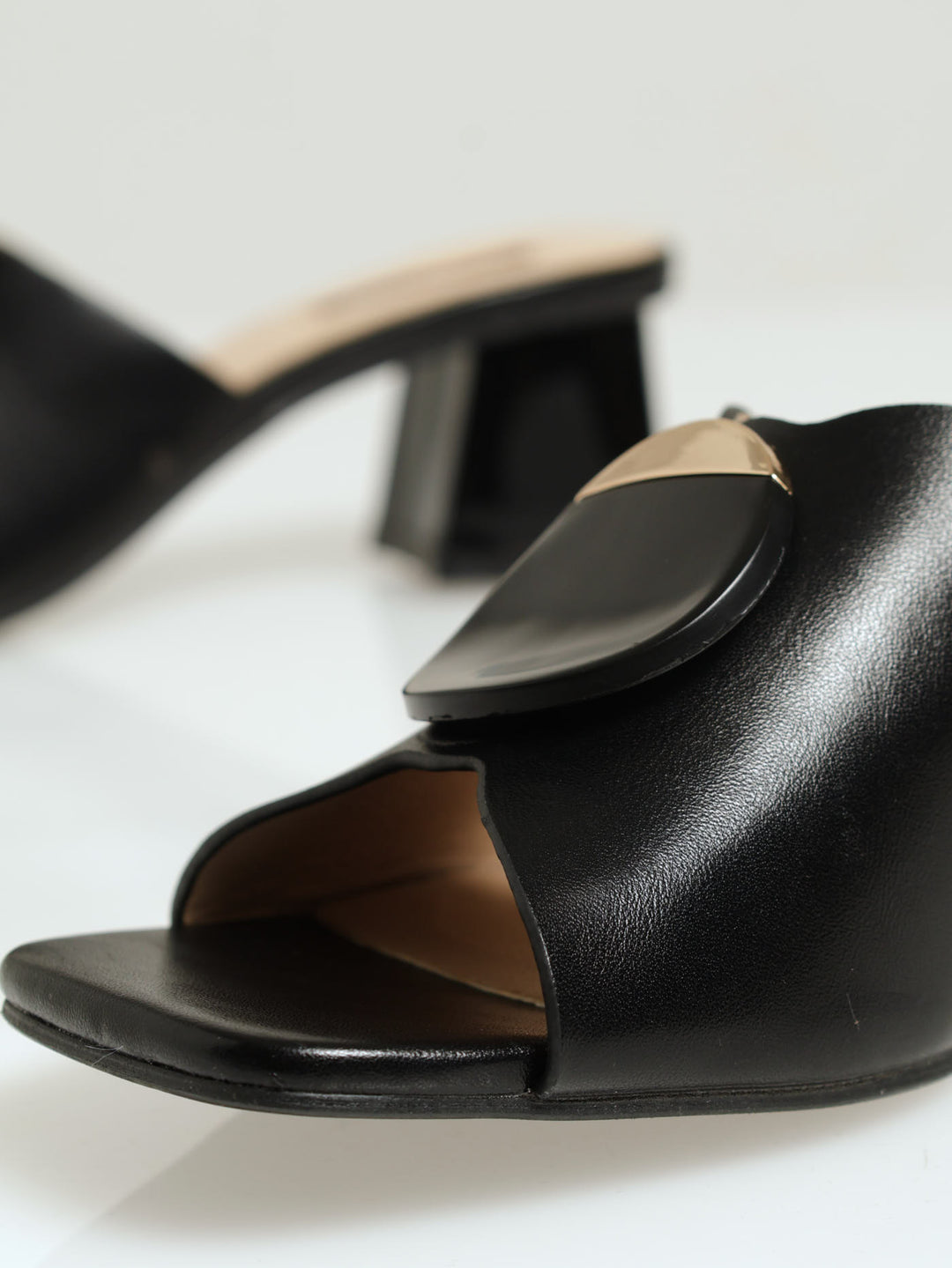 Wide Vamp Heel With Circle Trim - Black