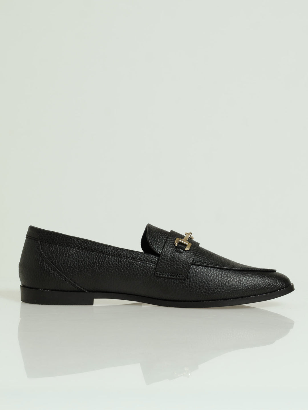 Pebble Grain Loafer With Metal Trim -Black