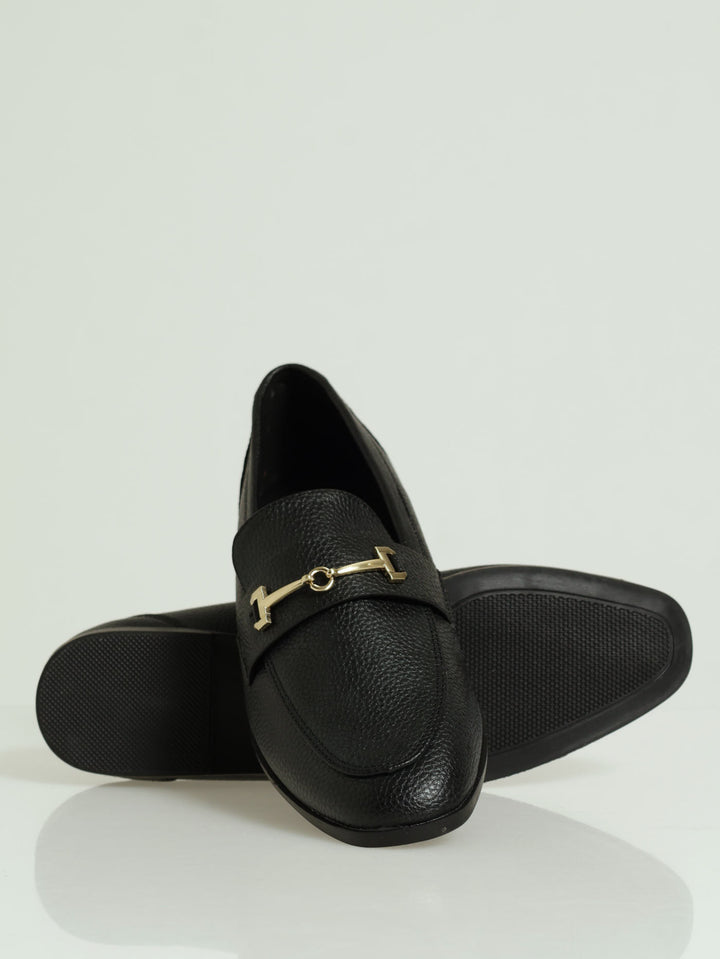 Pebble Grain Loafer With Metal Trim -Black