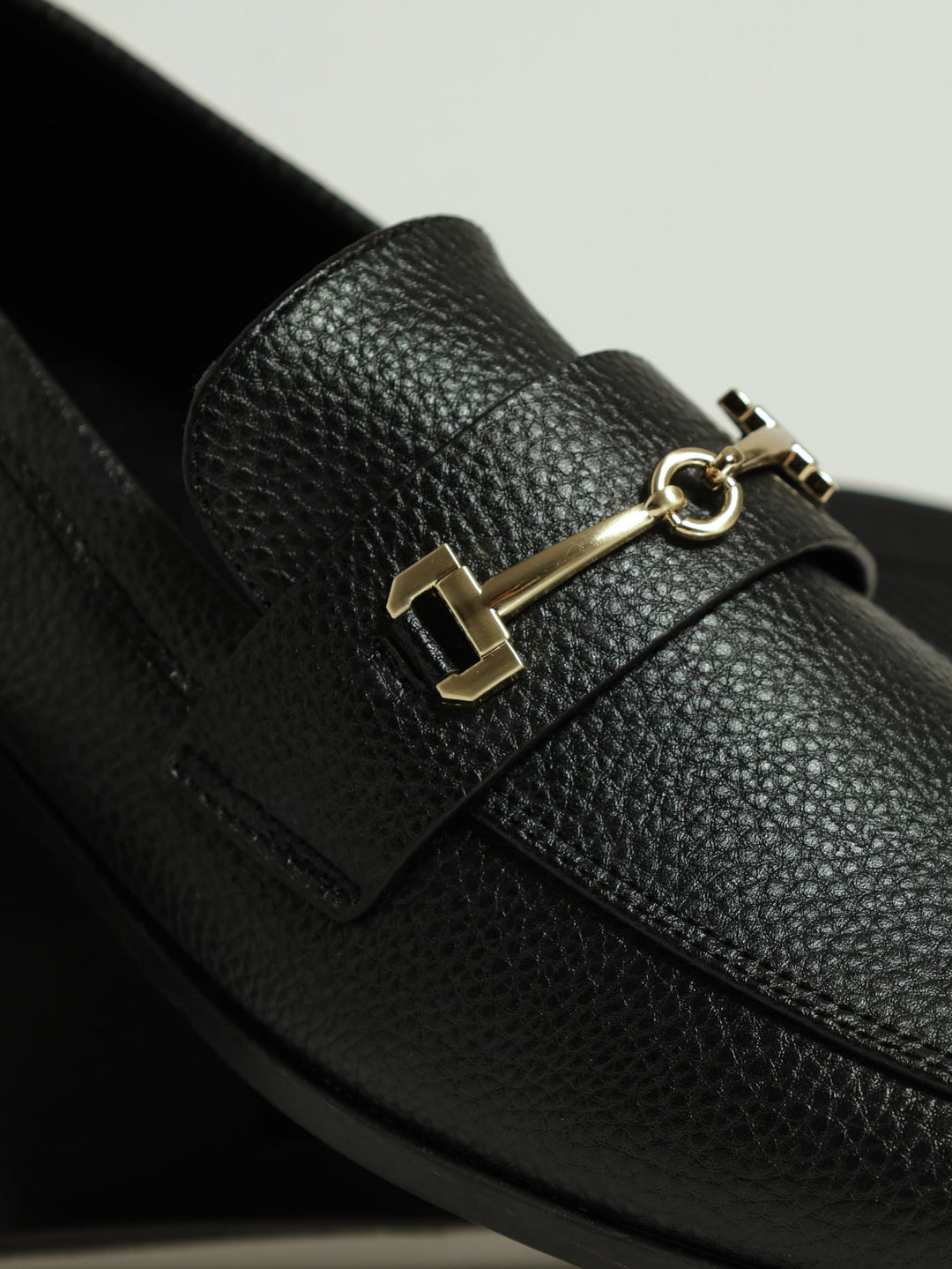 Pebble Grain Loafer With Metal Trim -Black