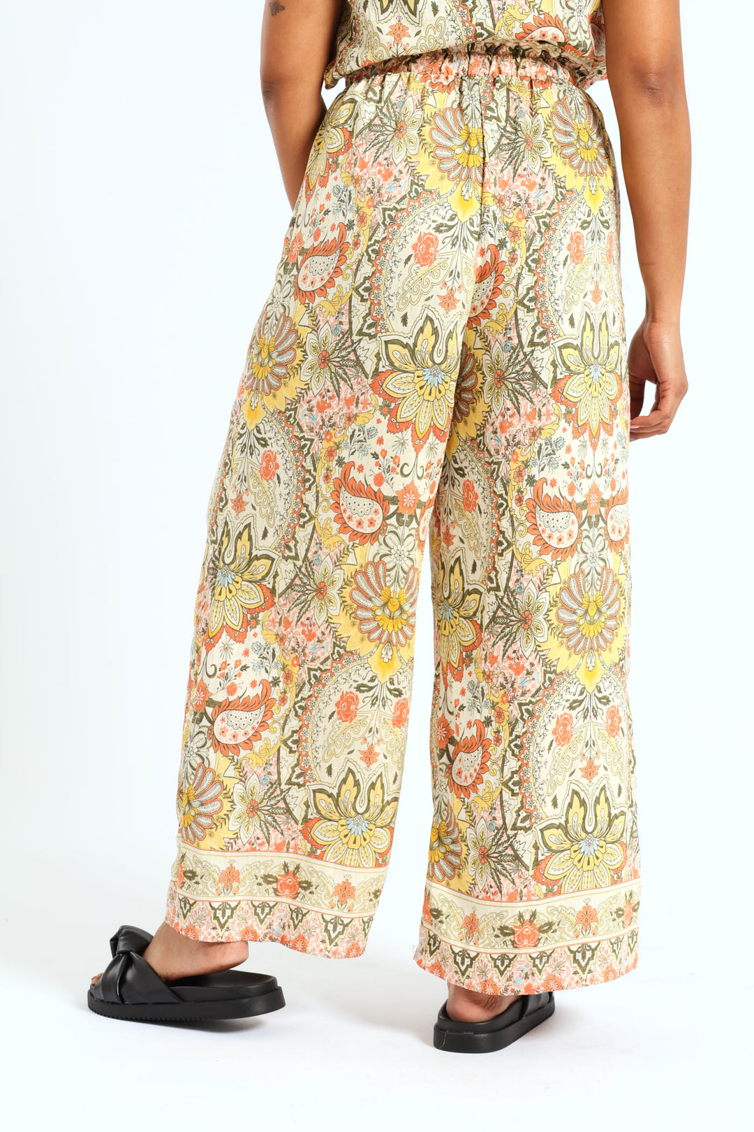 Printed Pullon Capri Pants With Border - Multi