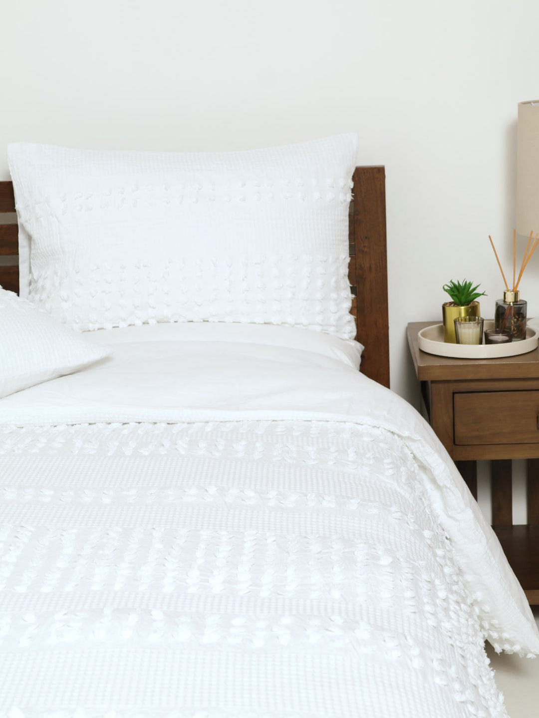 Tufted Dot White Duvet Set