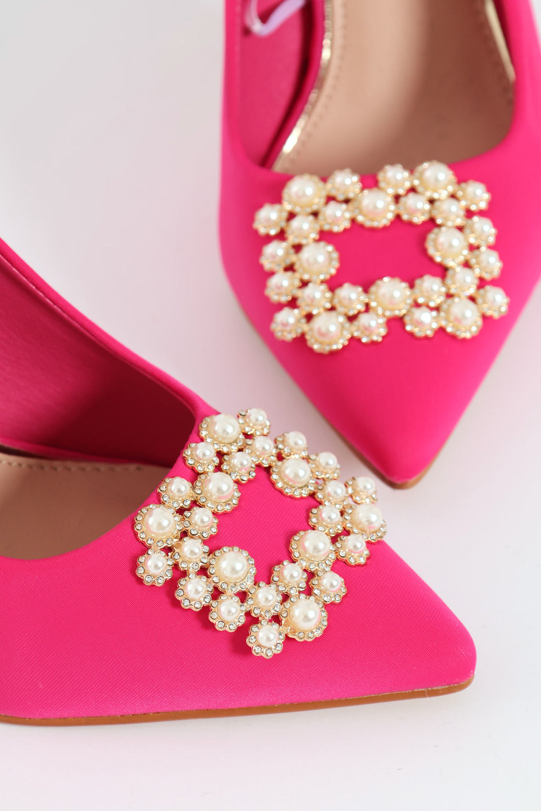 Pearl Broach Pointed Toe Heel  - Cerise