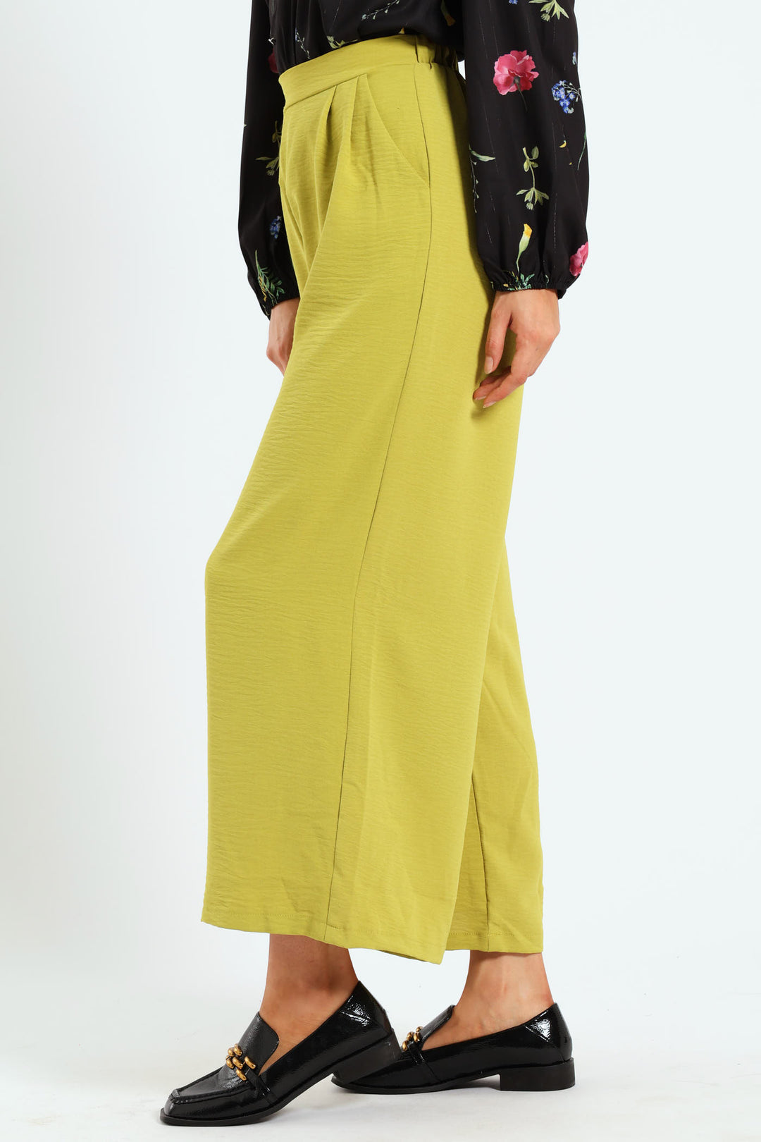 Pull On Pleat Front Wideleg Capri Pants - Chartreuse