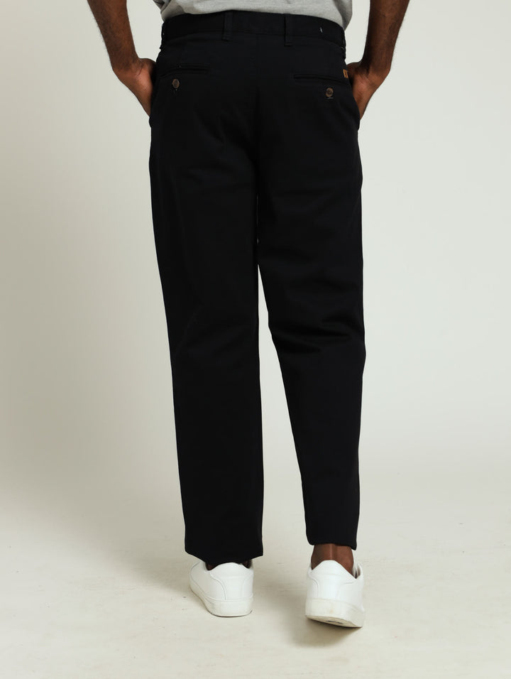 New Basic Straight Fit Chino - Black