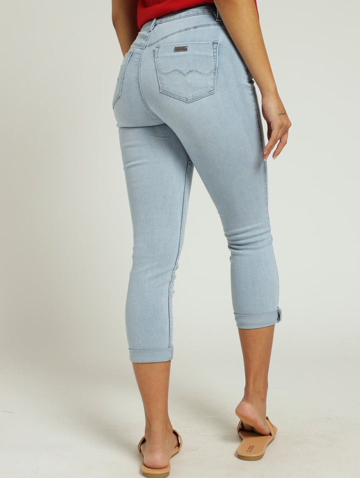 Mid Waist Capri With Pocket And Hem Detail Jeans - Light Wash