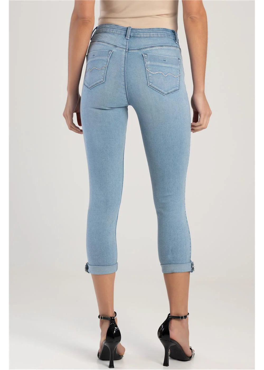 Mid Waist Capri With Pocket And Hem Detail Jeans - Light Wash