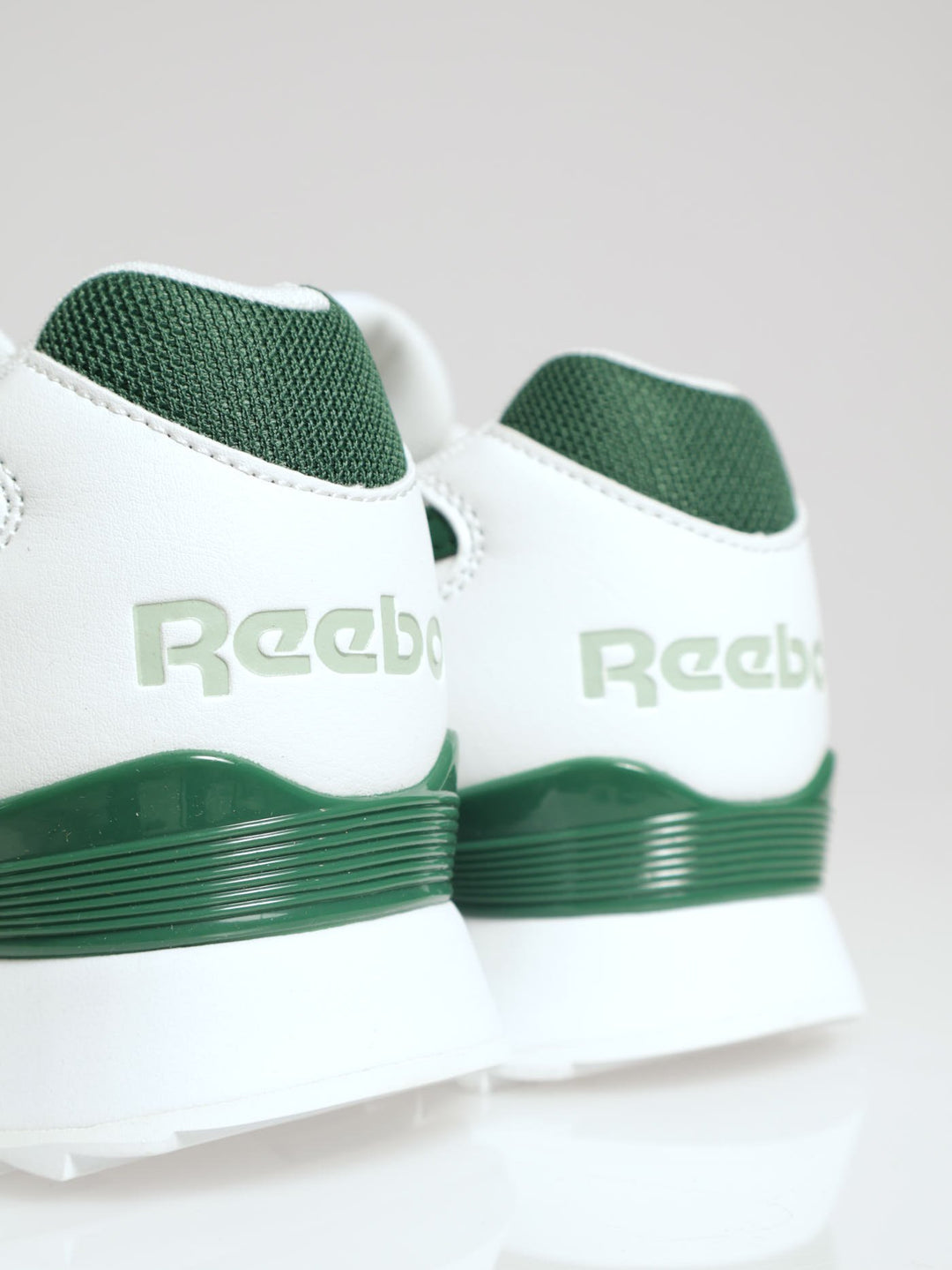 Glide Ripple Clip Cleated Closed Toe Lace Up Sneaker - White/Green