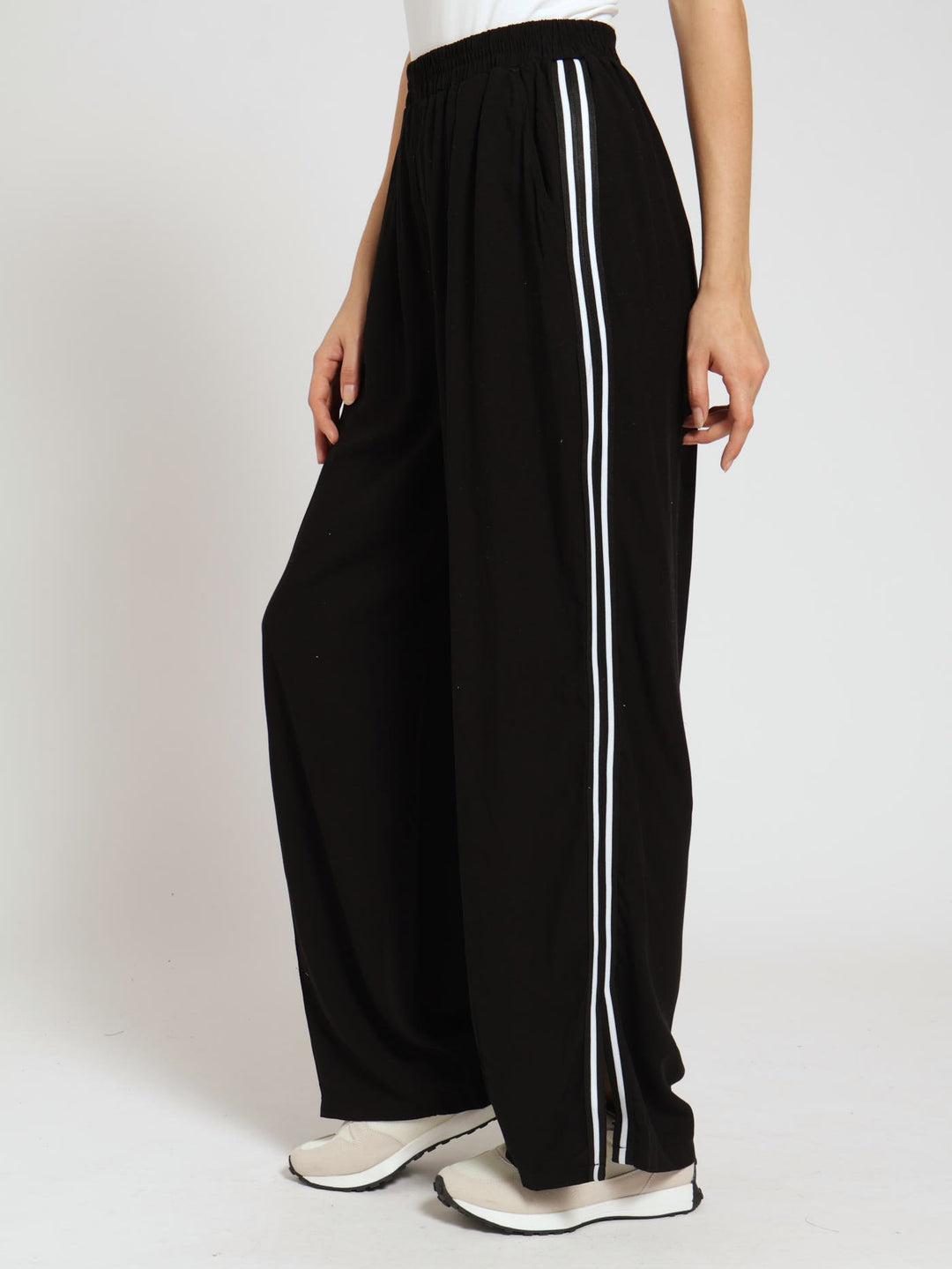 Pull-On Split Hem Sports Stripe Wideleg Pants - Black