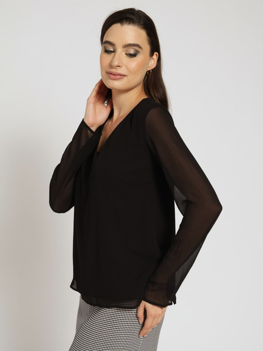 V-Neck Basic Blouse - Black