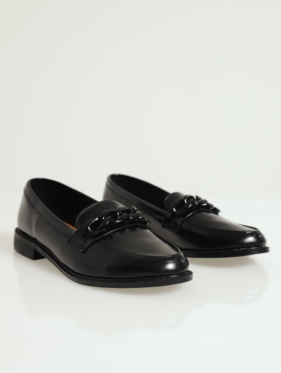 Loafer With Self-Colour Chain - Black