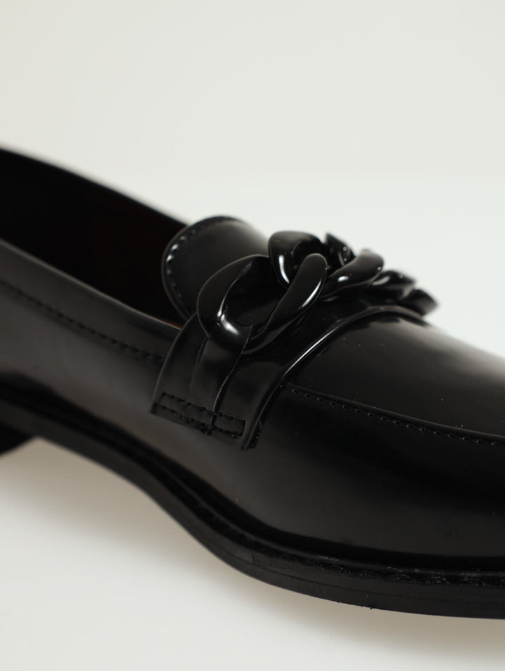 Loafer With Self-Colour Chain - Black