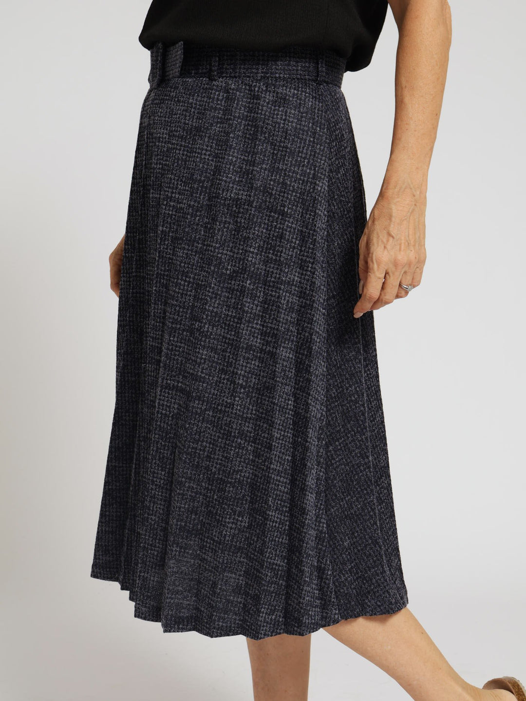 Pleated Textured Knit Skirt With Belt - Navy