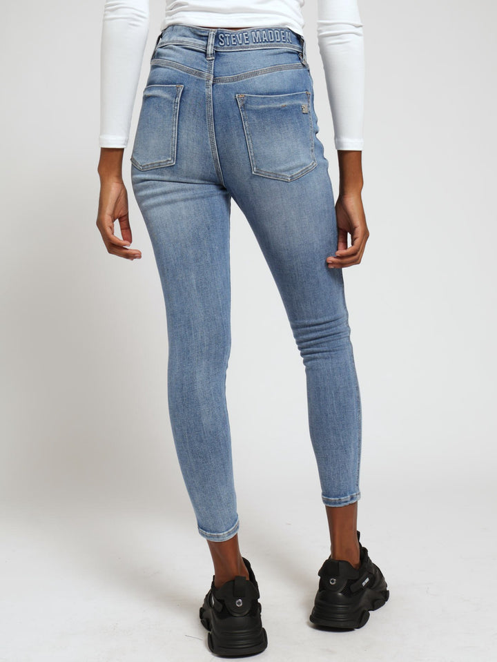 Eva Curvy Jean - Medium Wash