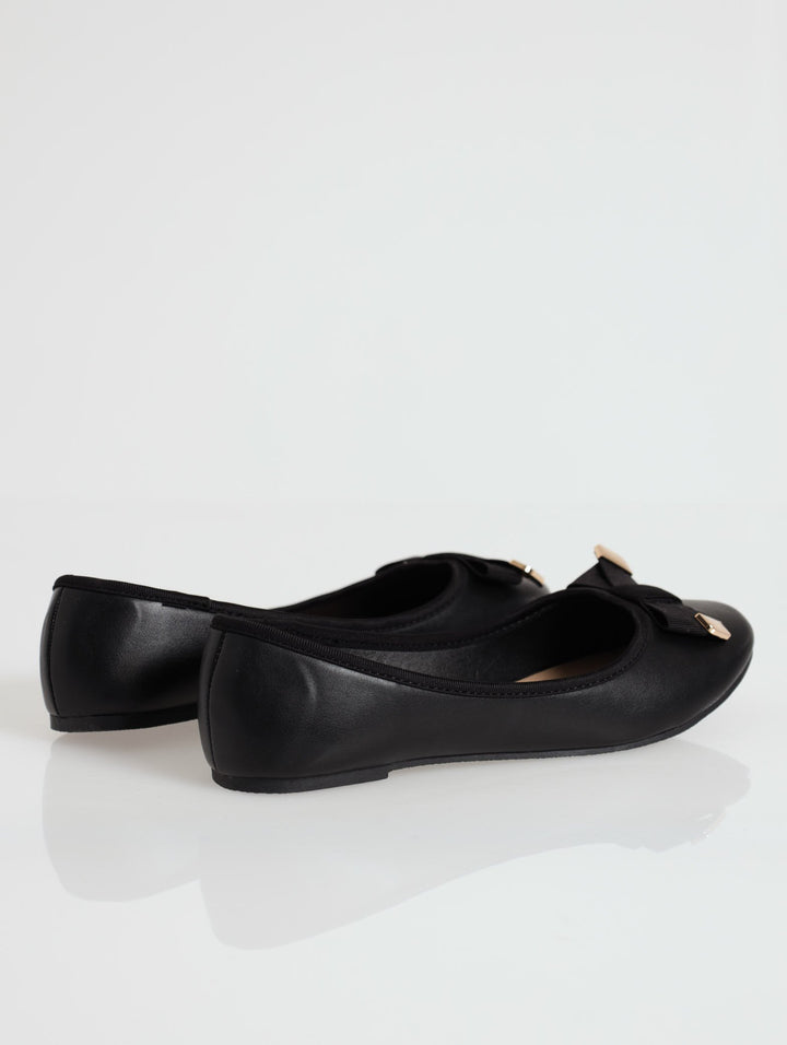 Round Toe Pump With Metal End Flat Bow - Black