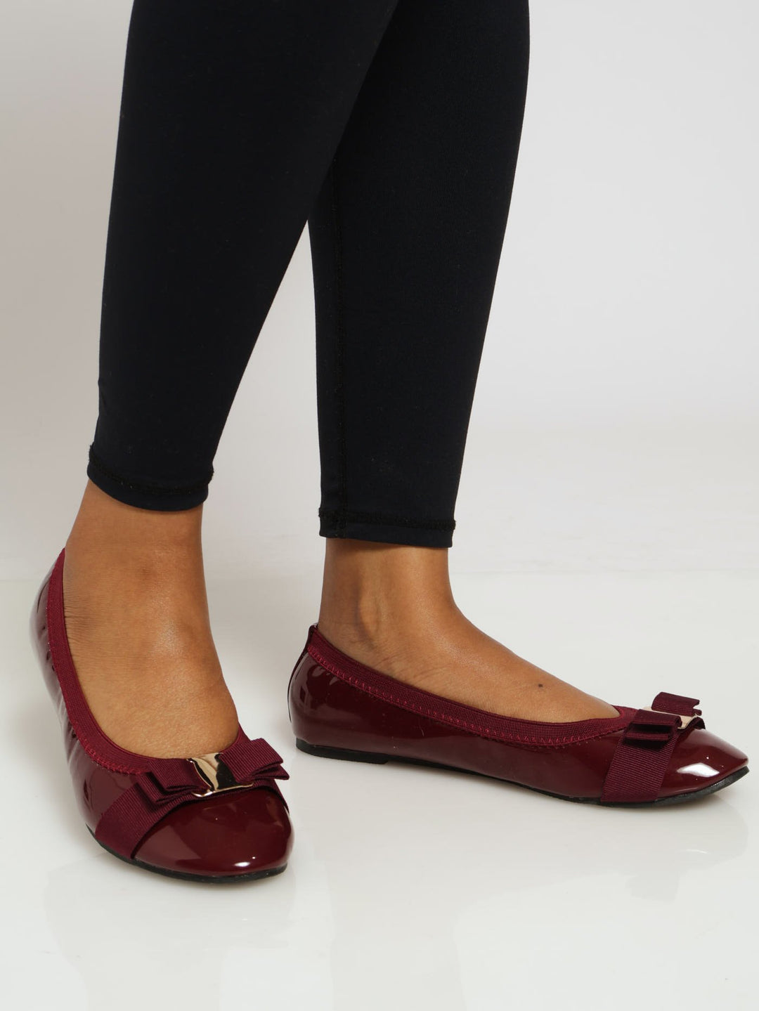 Elasticated Pump With Metal & Petersham Bow - Berry