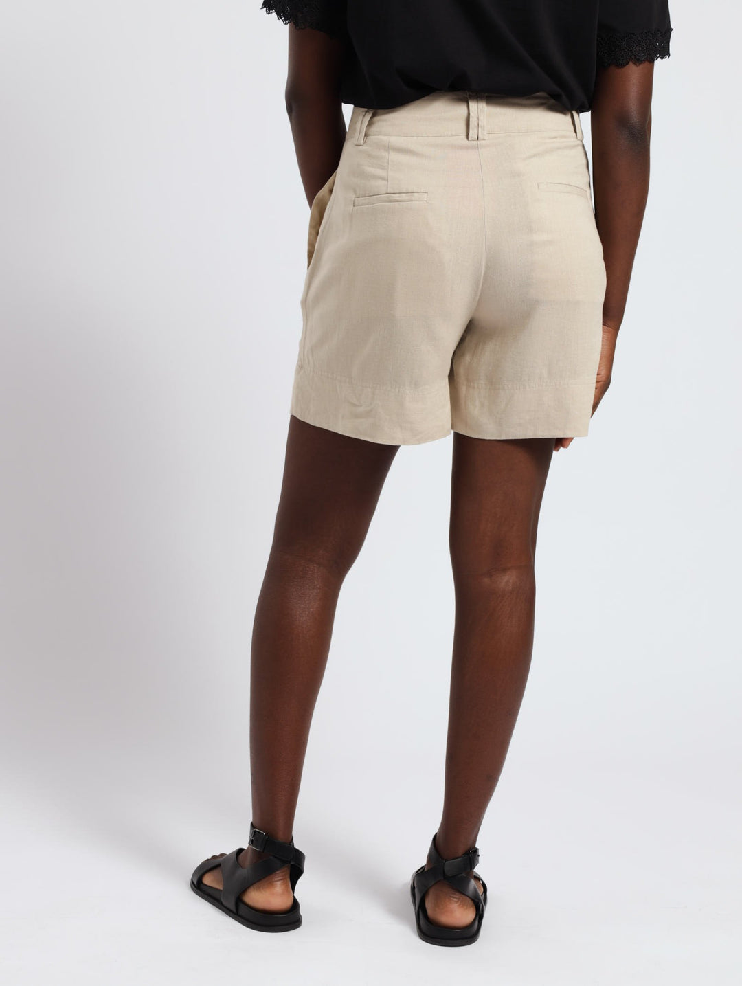 Soft Belted Shorts With Slanted Pockets - Sliver