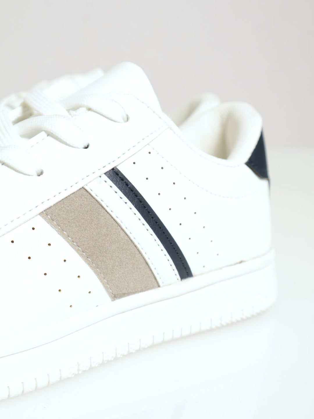 Boys Lowcut Sneaker - White