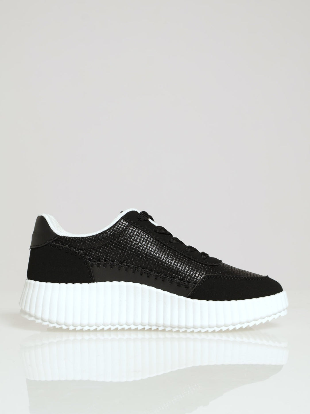 Platform Retro Lace Up Sneaker - Black