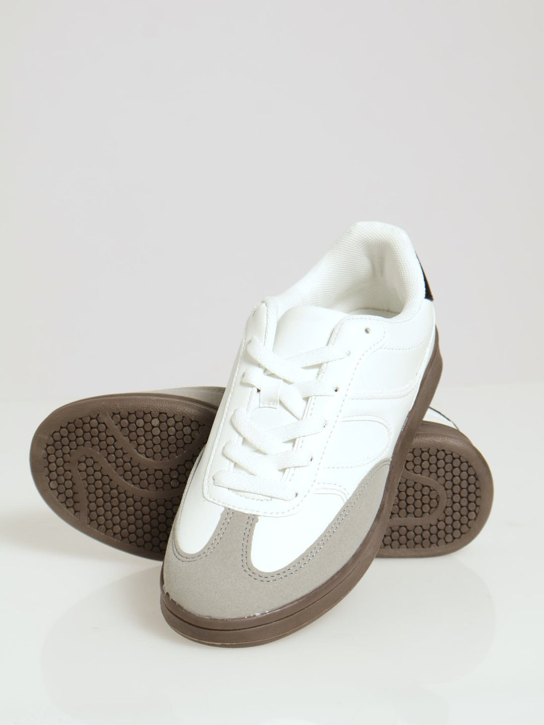 Girls Gum Sole Sneaker - White