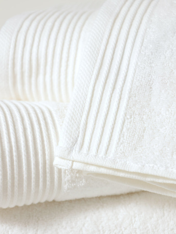 Ripple Border Signature Towels - White