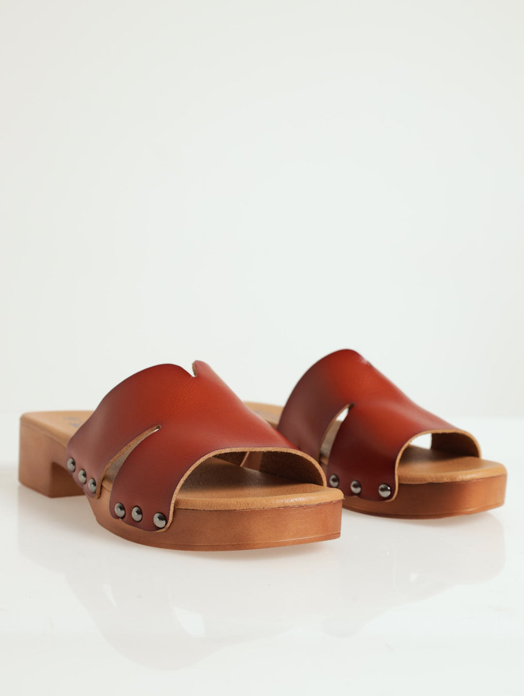 Soft Style Kesia Open Toe Clog - Cognac