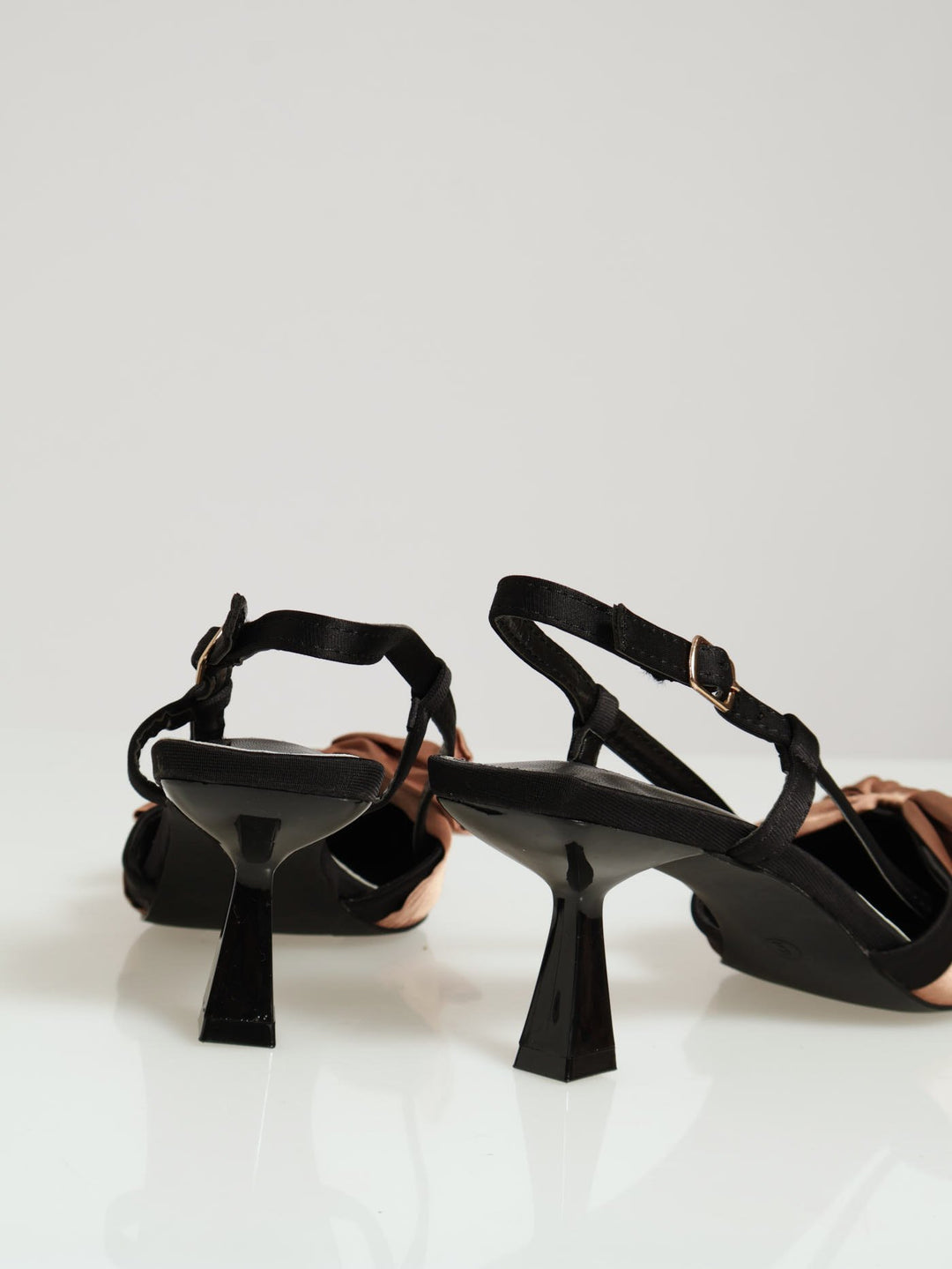 Contrast Bow Trim Pointy Slingback Heel - Black/Beige