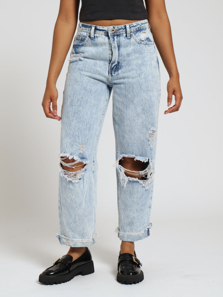 Ripped Knee Boyfriend Jean - Salty Light Wash