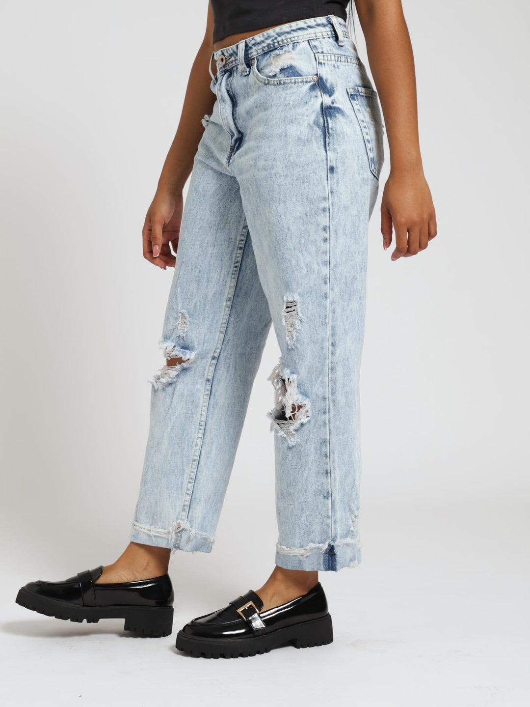 Ripped Knee Boyfriend Jean - Salty Light Wash