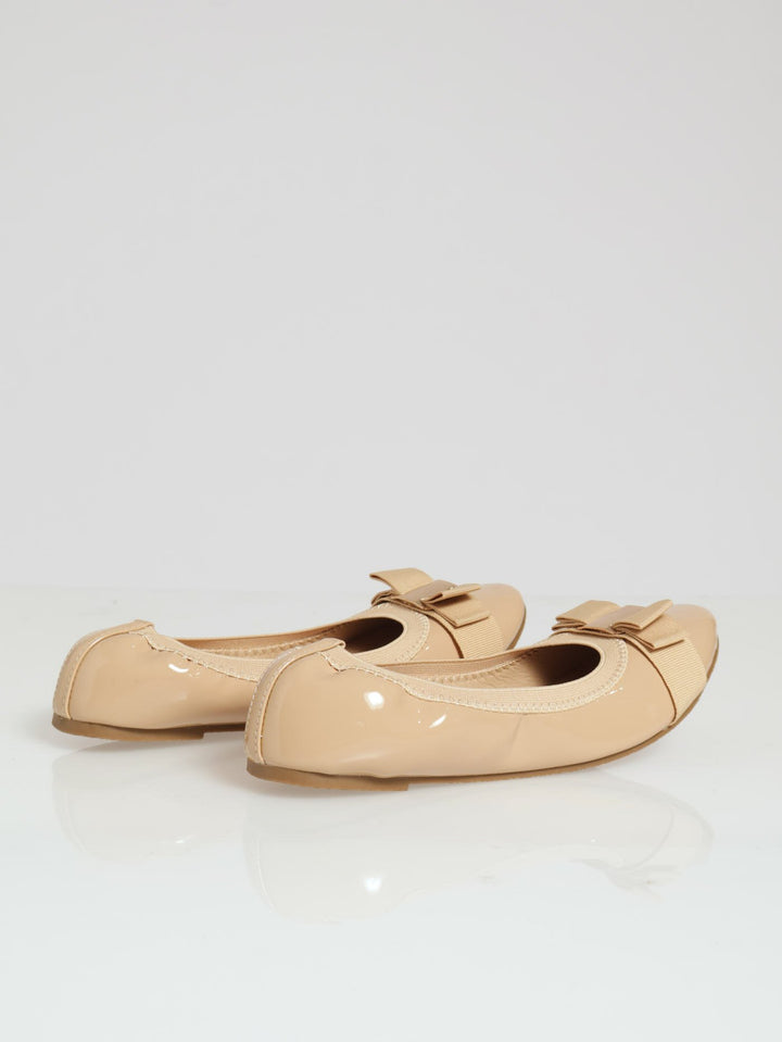 Elasticated Pump With Metal & Petersham Bow - Natural